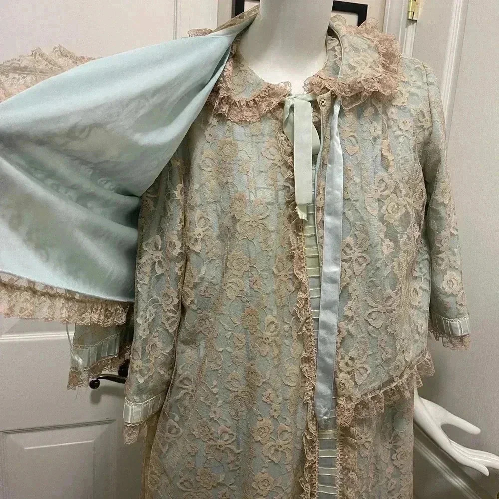 Two pieces of nightgown long and short coat with stunning design - Picture 13 of 16